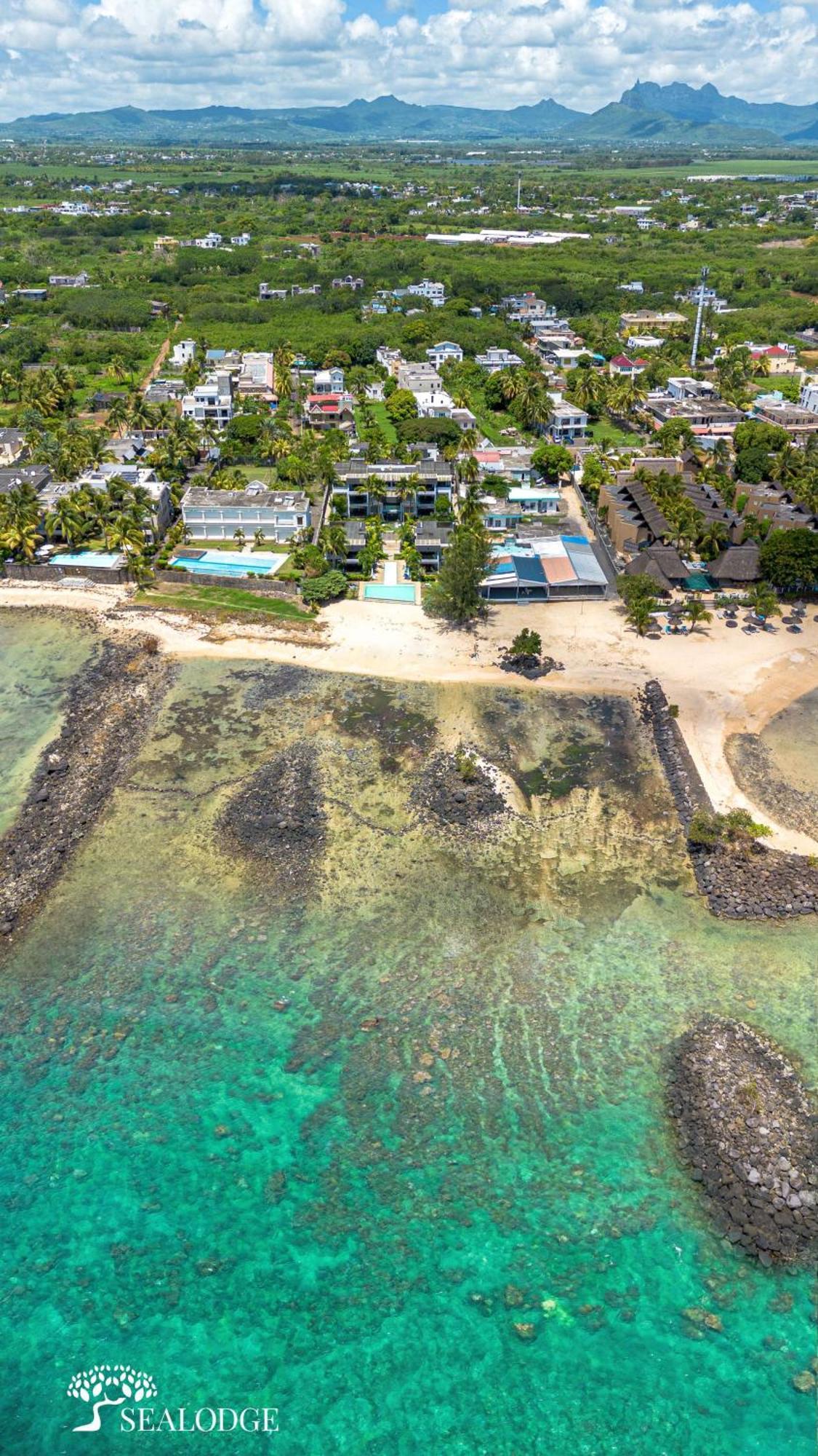Kanope Bay - Holiday Beachfront Apartments Pointe aux Biches Bagian luar foto