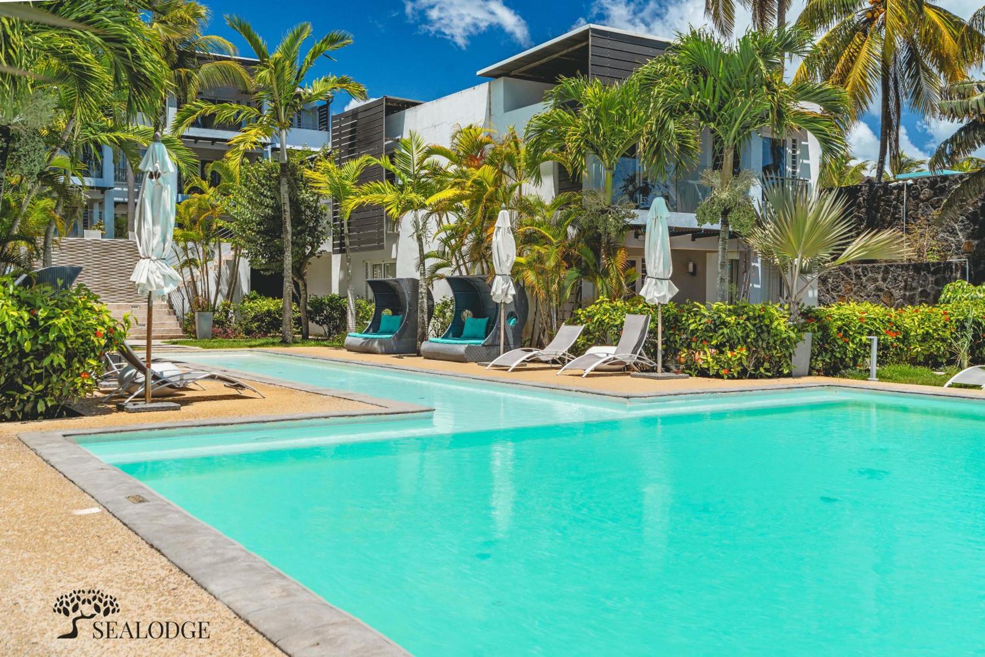 Kanope Bay - Holiday Beachfront Apartments Pointe aux Biches Bagian luar foto