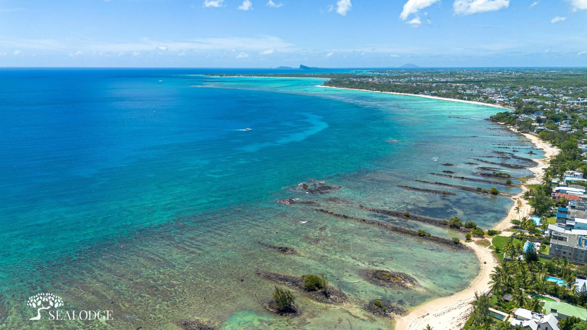 Kanope Bay - Holiday Beachfront Apartments Pointe aux Biches Bagian luar foto