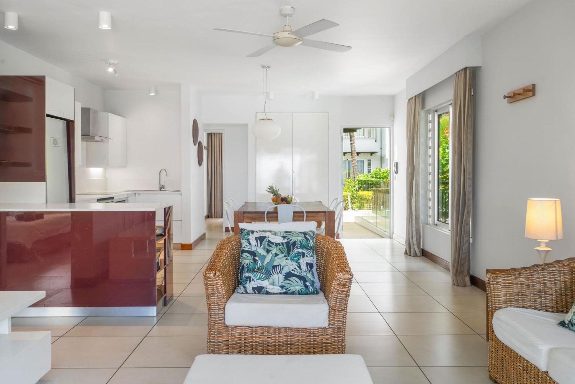 Kanope Bay - Holiday Beachfront Apartments Pointe aux Biches Bagian luar foto